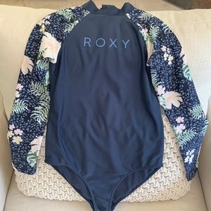 Barely worn, Roxy girls one piece, long sleeve bathing suit.